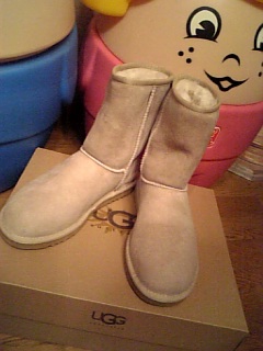 UGG