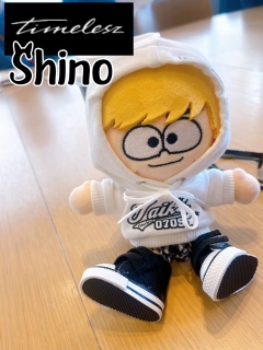 �O�b�Y���w�����Ă���x�e